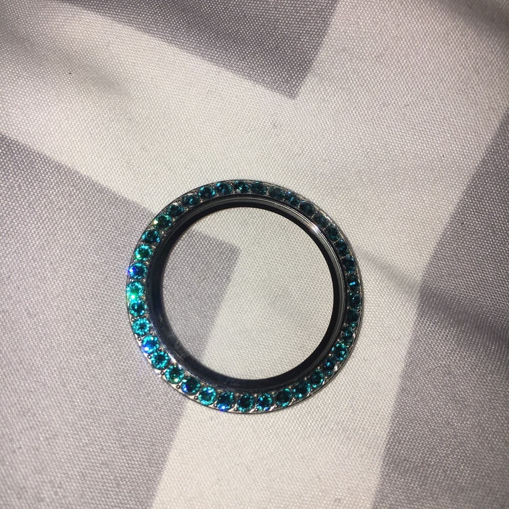 Stunning locket face